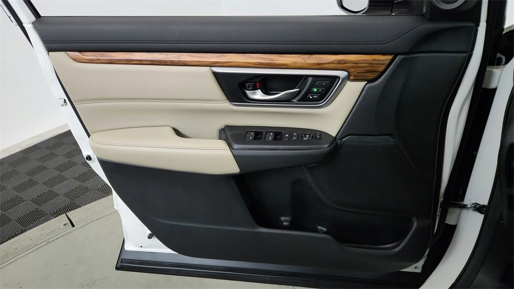 2017 Honda CR-V Touring photo 26