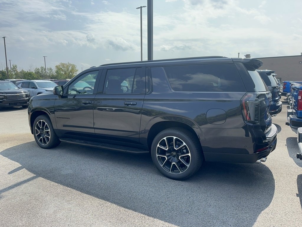 2025 Chevrolet Suburban RST photo 4