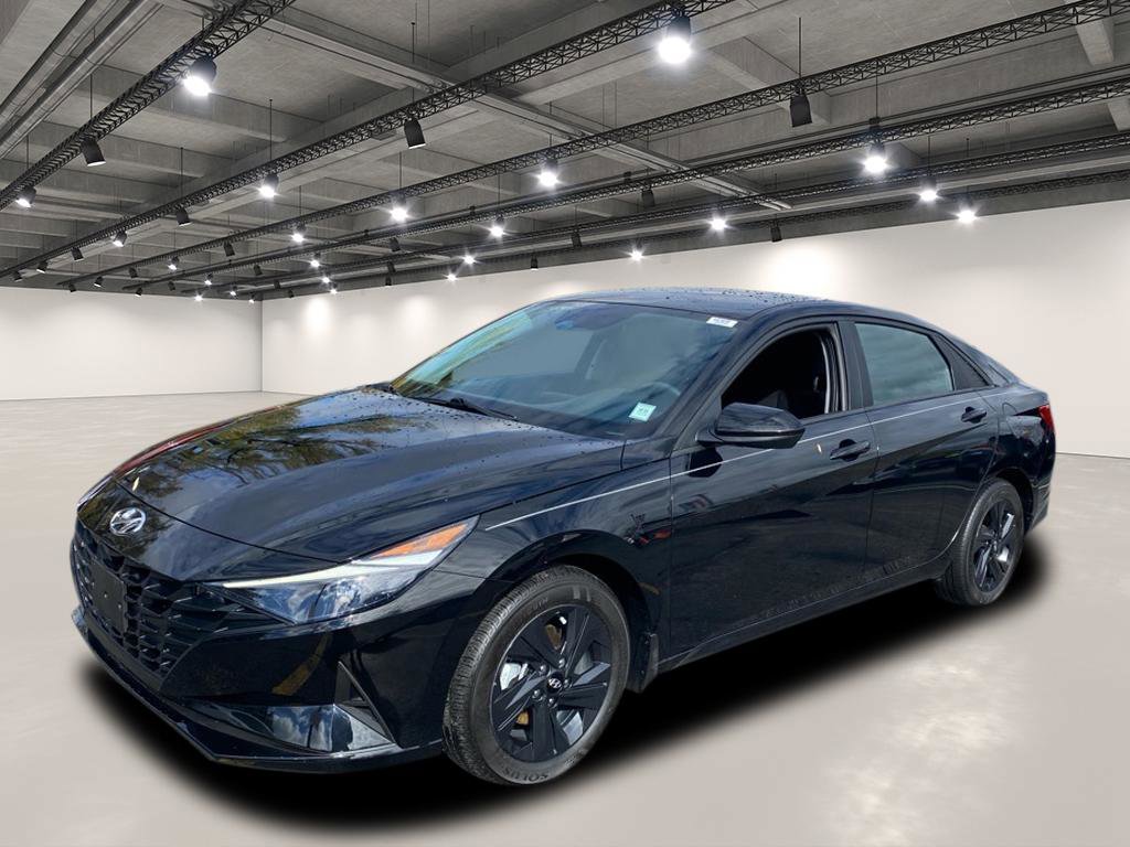 2023 Hyundai Elantra SEL photo 3