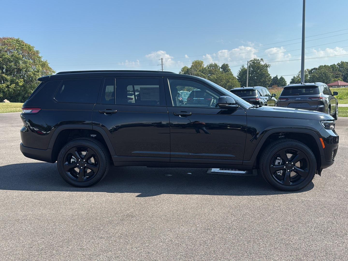 2025 Jeep Grand Cherokee Altitude X photo 4