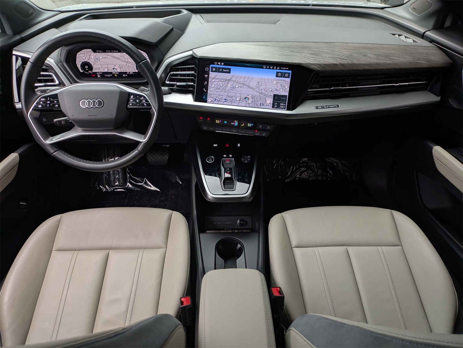 2023 Audi Q4 50 E-tron Prestige photo 3