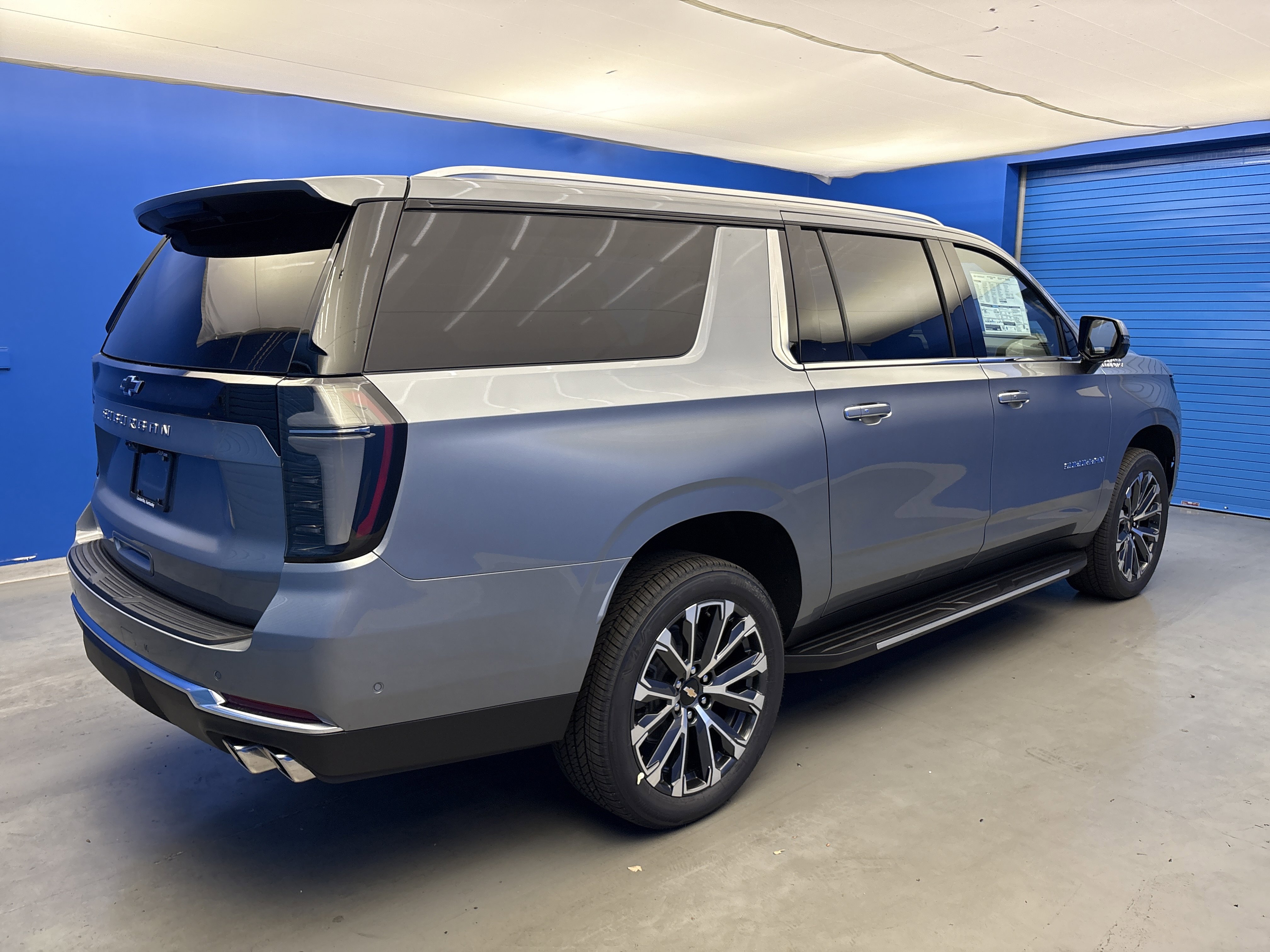 2025 Chevrolet Suburban High Country photo 4