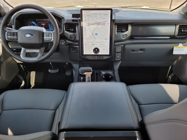 2025 Ford F-150 Lightning photo 4