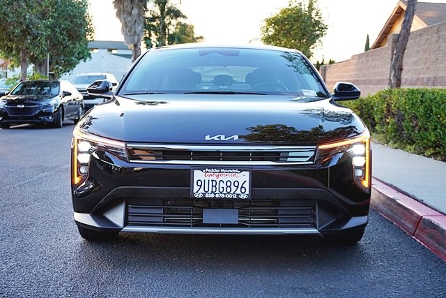 Used 2025 Black Kia EX image 4