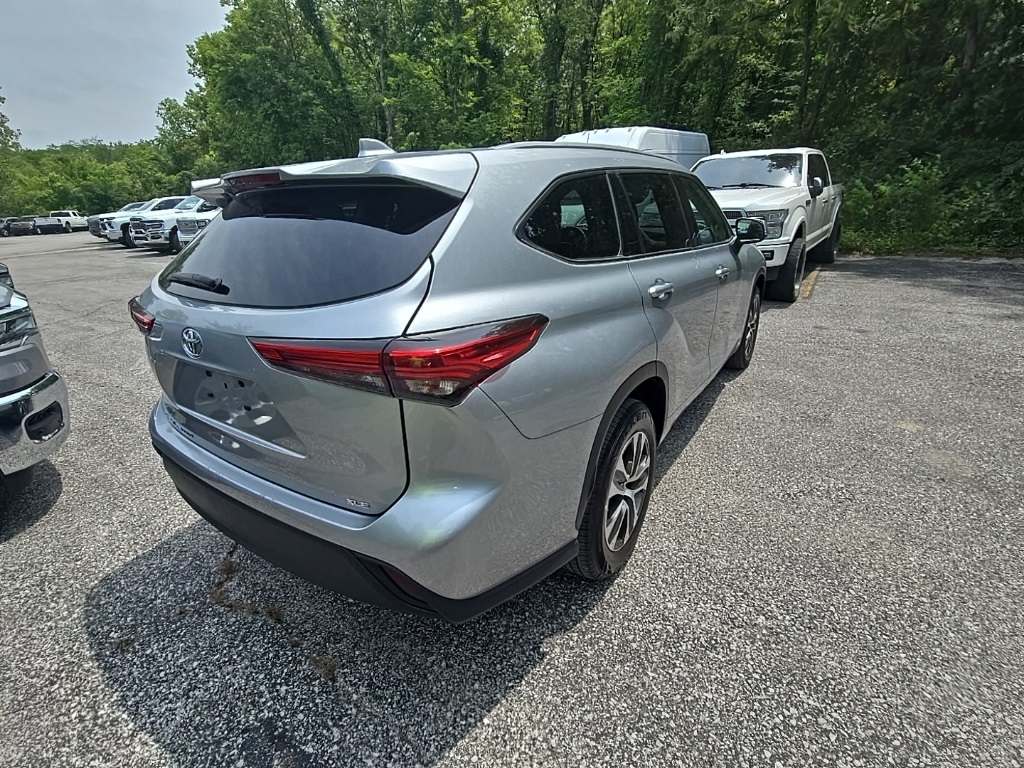 2022 Toyota Highlander XLE photo 6