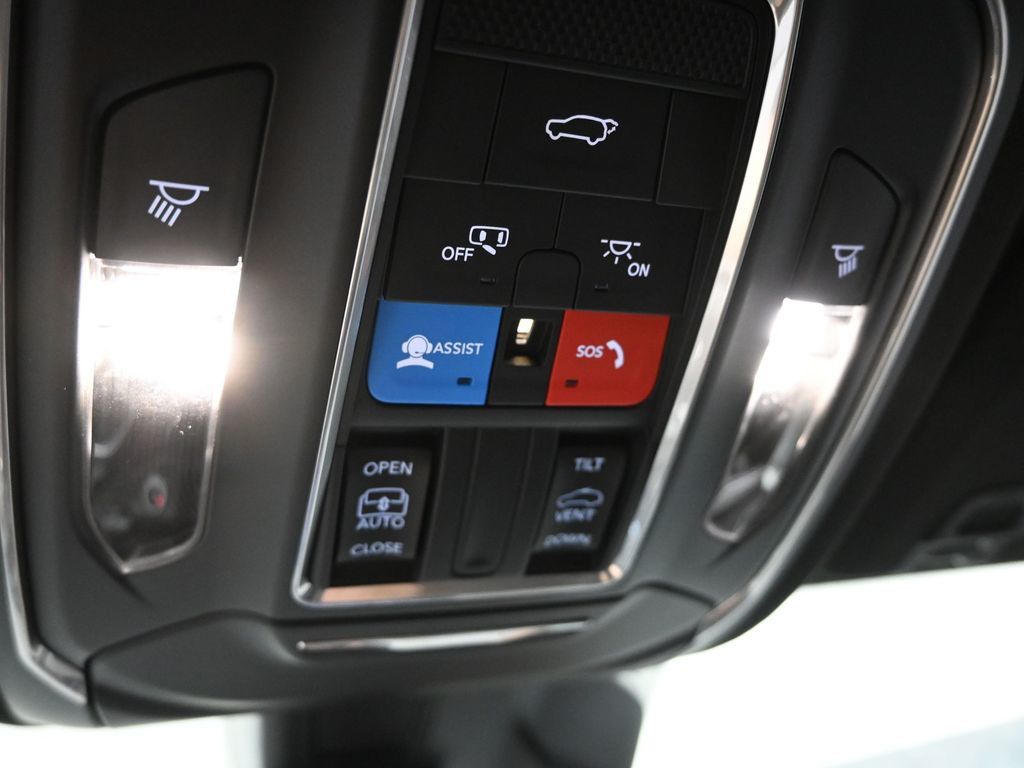 2025 Jeep Grand Cherokee Altitude X photo 17