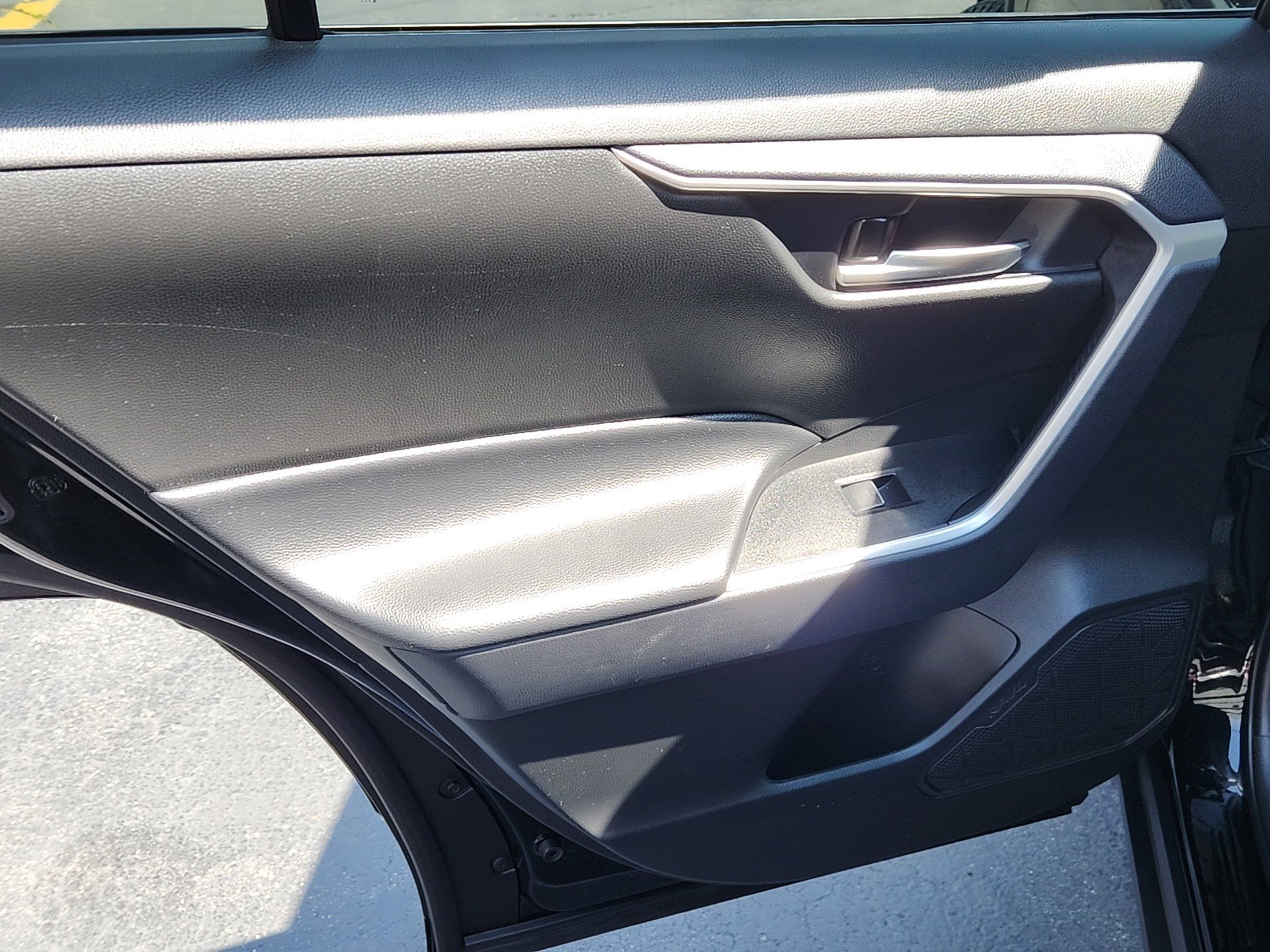 2025 Toyota RAV4 XLE photo 18