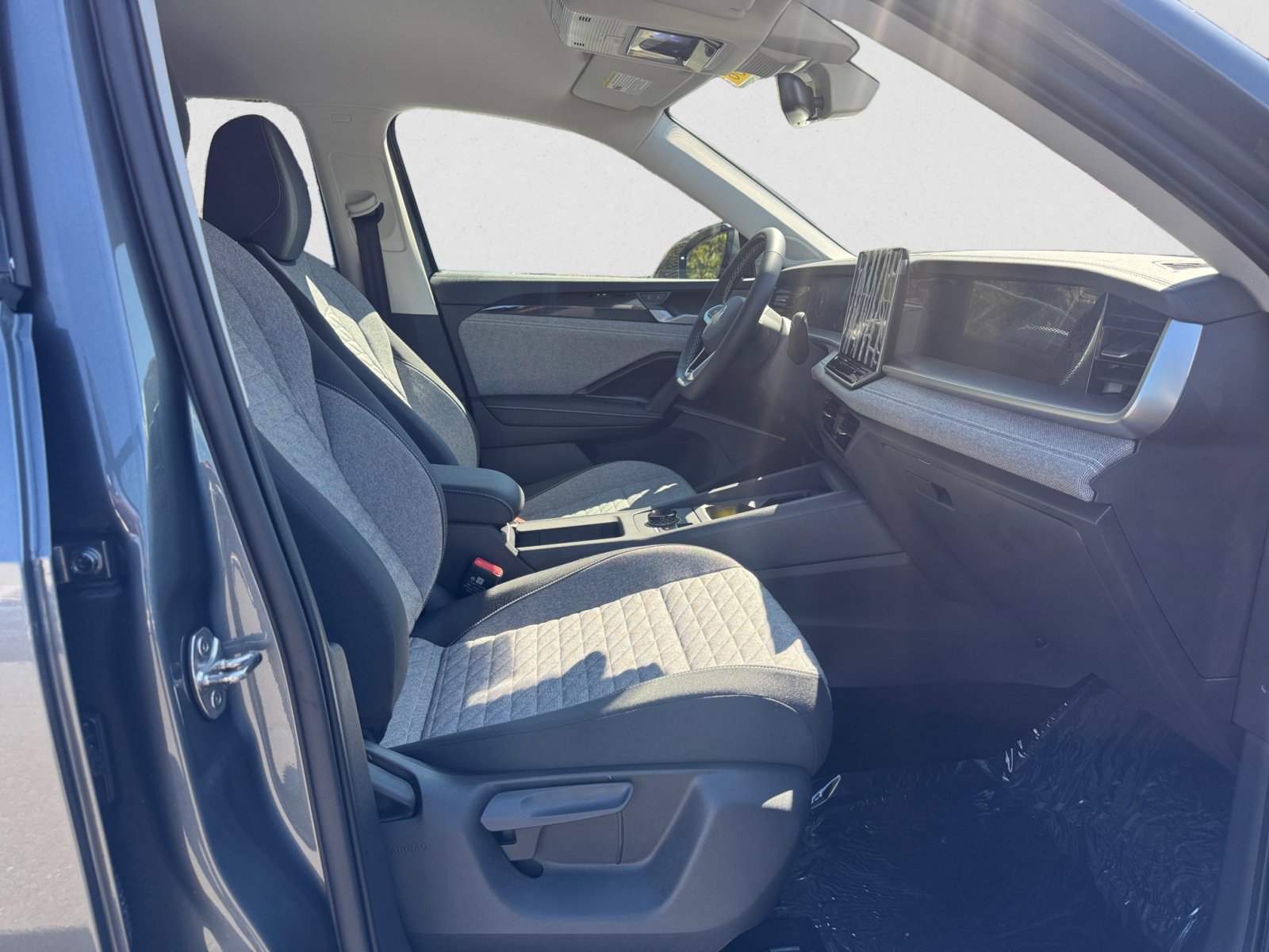 2025 Volkswagen Tiguan S photo 14