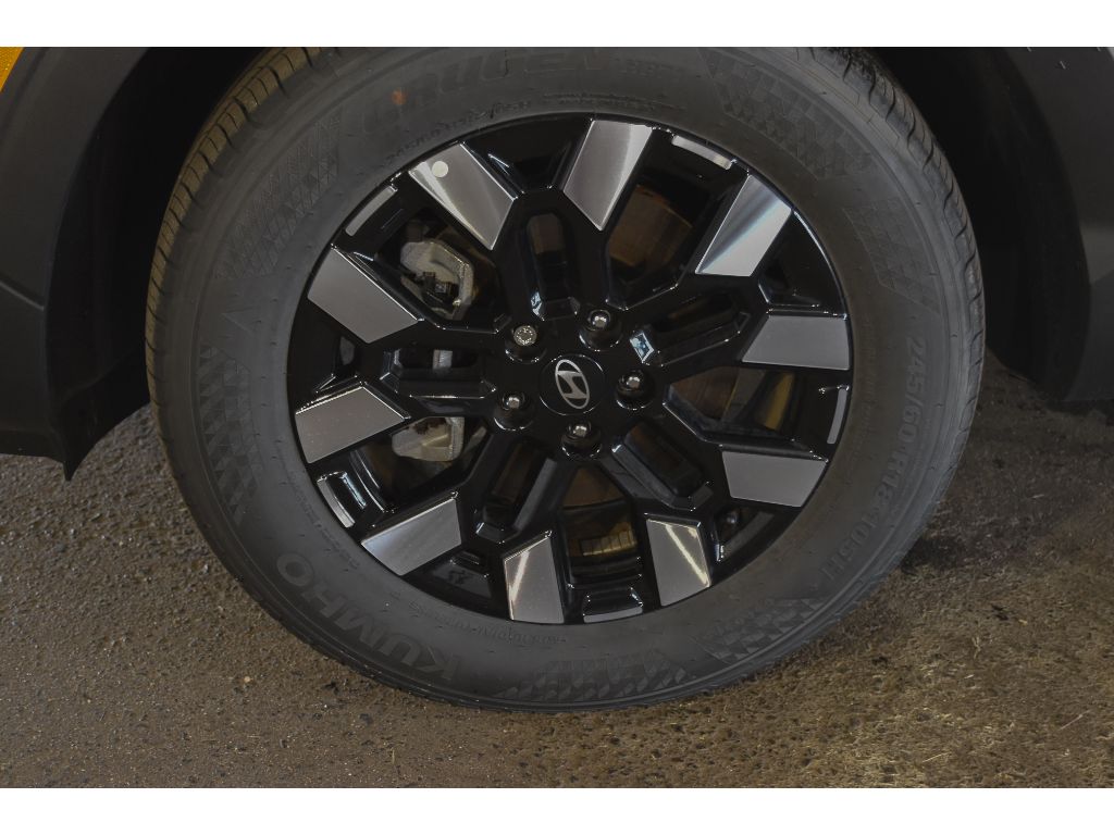 2025 Hyundai Santa Cruz SE photo 2