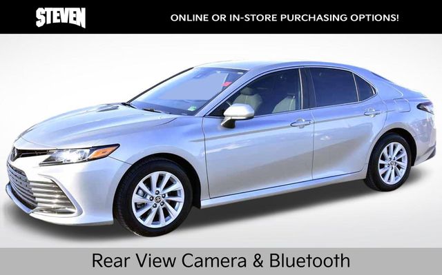 2024 Toyota Camry LE's photo