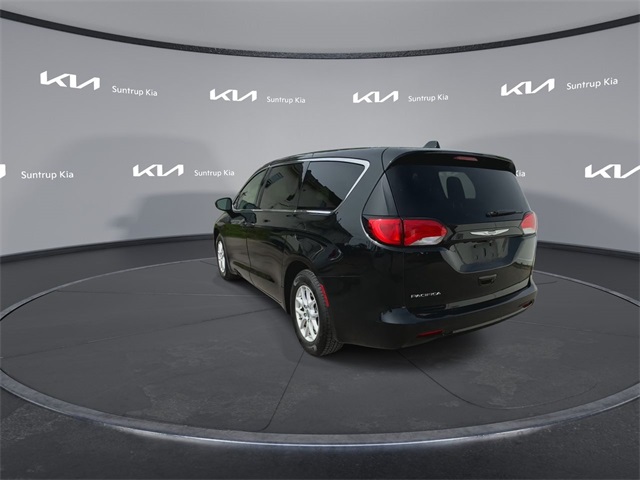 2017 Chrysler Pacifica LX photo 13