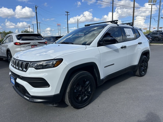 2023 Jeep Compass Sport photo 3