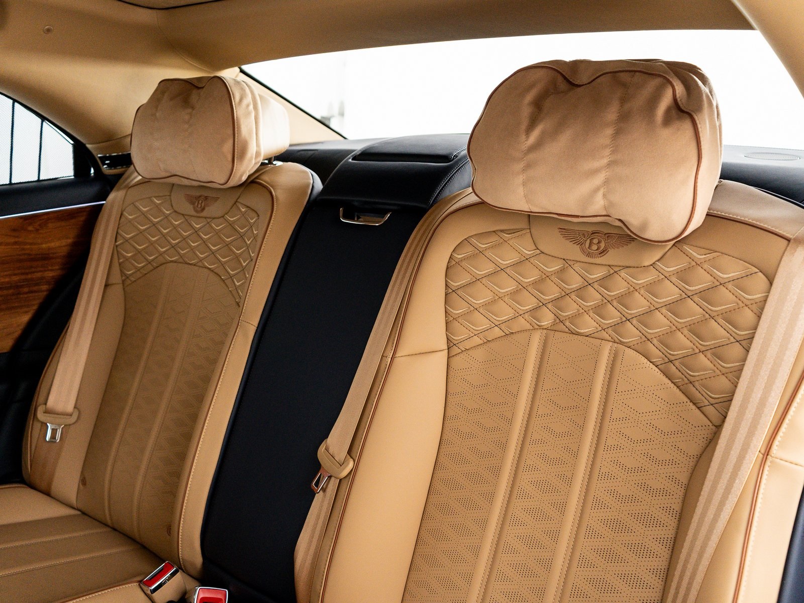 2025 Bentley Flying Spur Mulliner photo 21