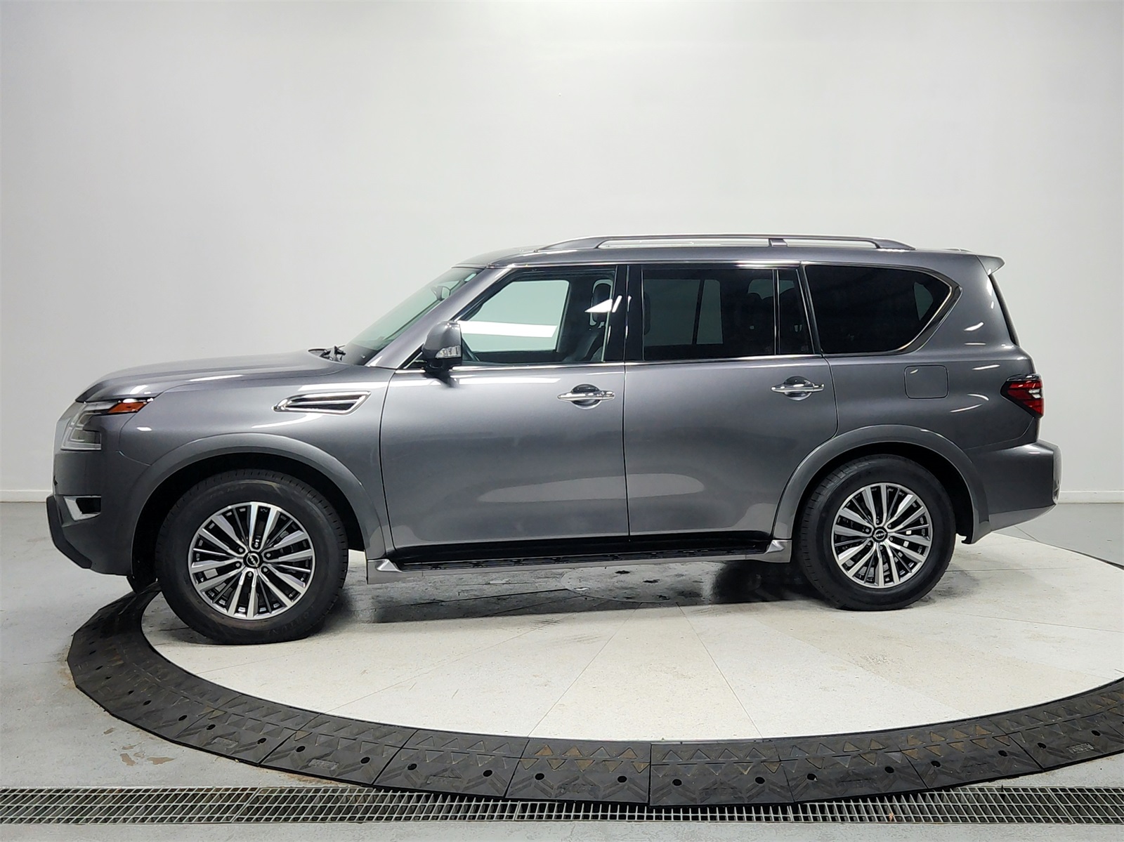 2023 Nissan Armada SL photo 2