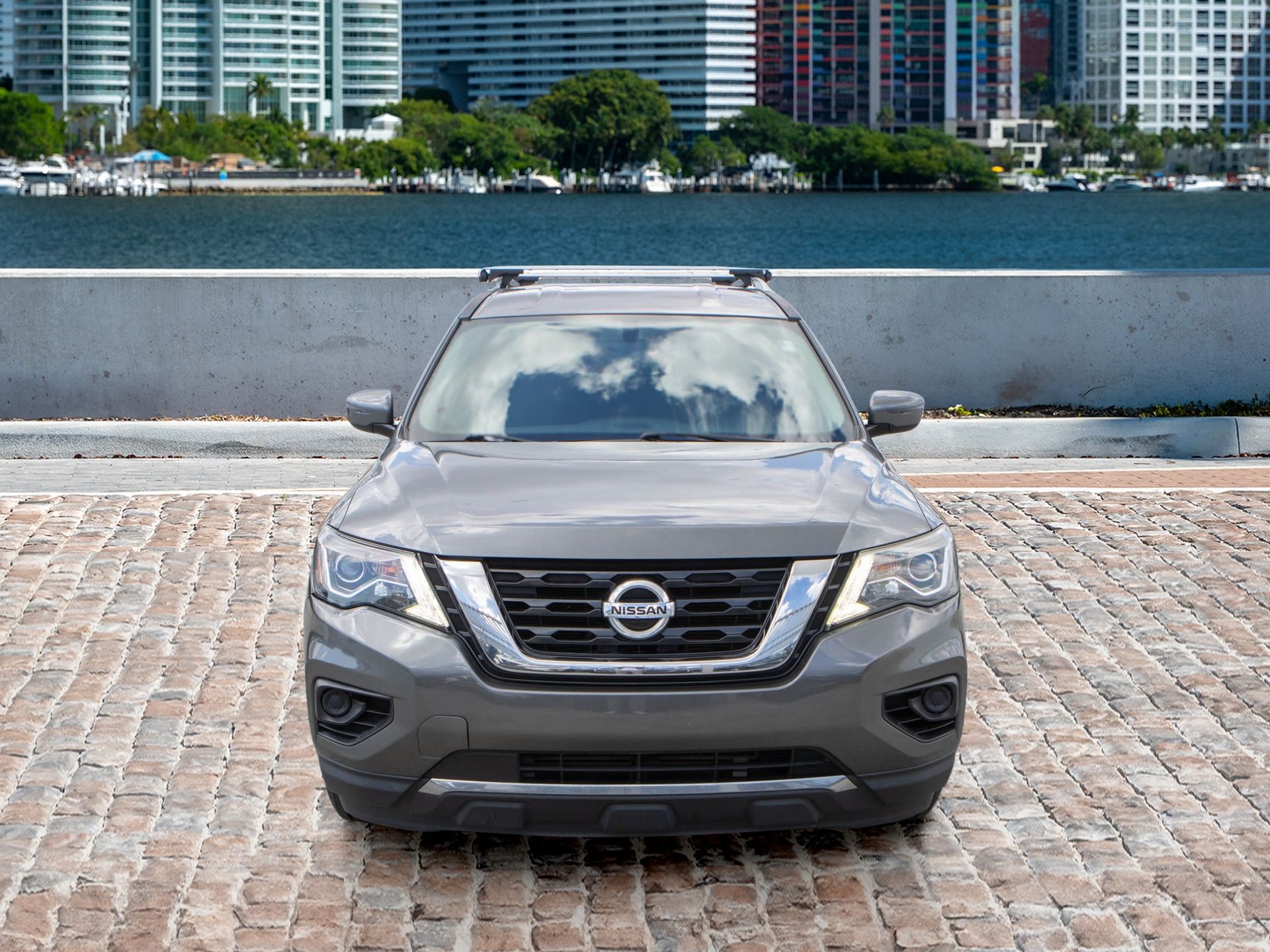 2019 Nissan Pathfinder S photo 2