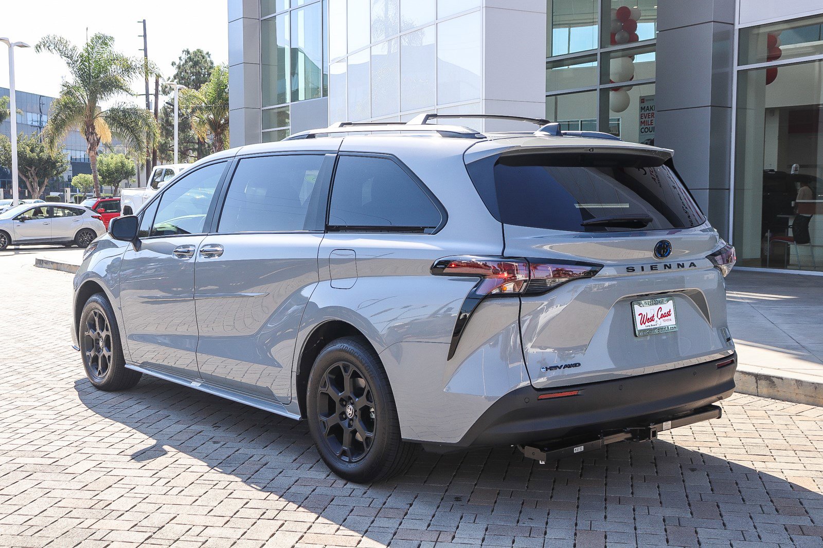2025 Toyota Sienna Woodland Edition photo 8