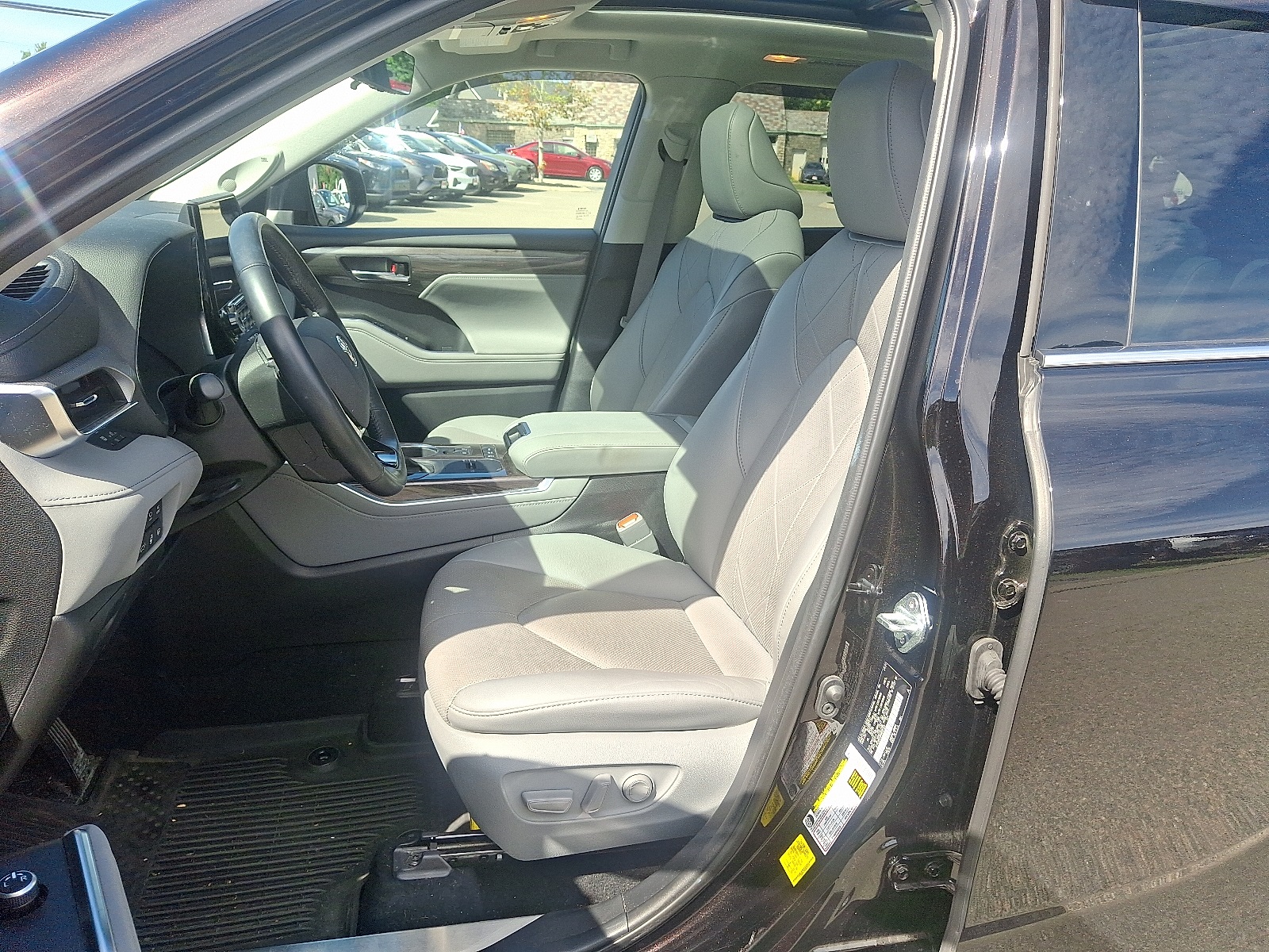 2021 Toyota Highlander Hybrid Platinum photo 13