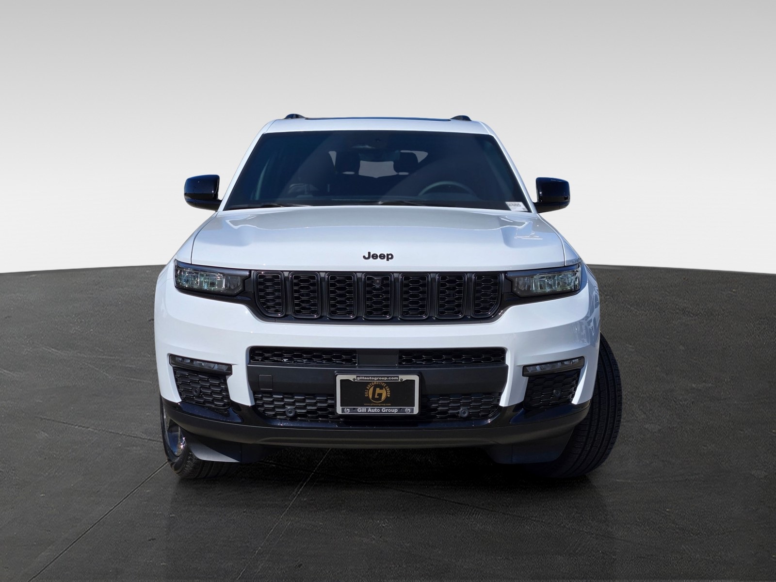 2025 Jeep Grand Cherokee Limited photo 2