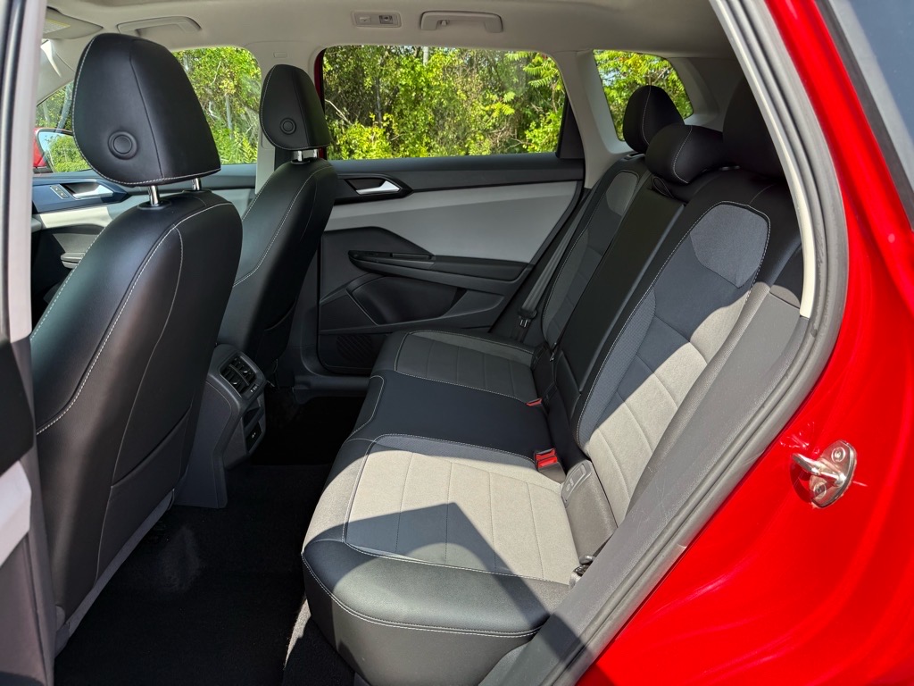 2022 Volkswagen Taos SE photo 14