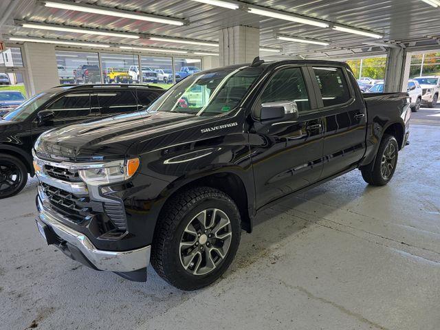 2023 Chevrolet Silverado 1500 LT photo 2