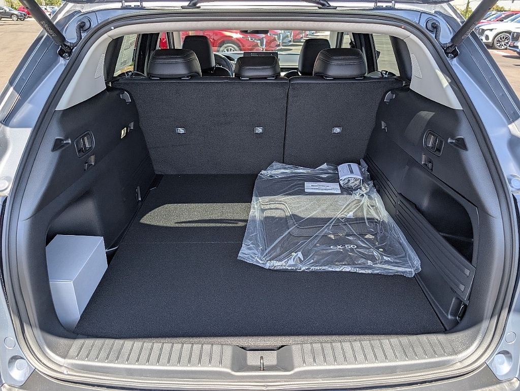 2025 Mazda CX-50 Premium Plus photo 9