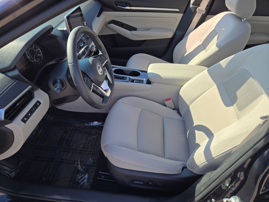 2020 Nissan Altima 2.5 SV photo 17