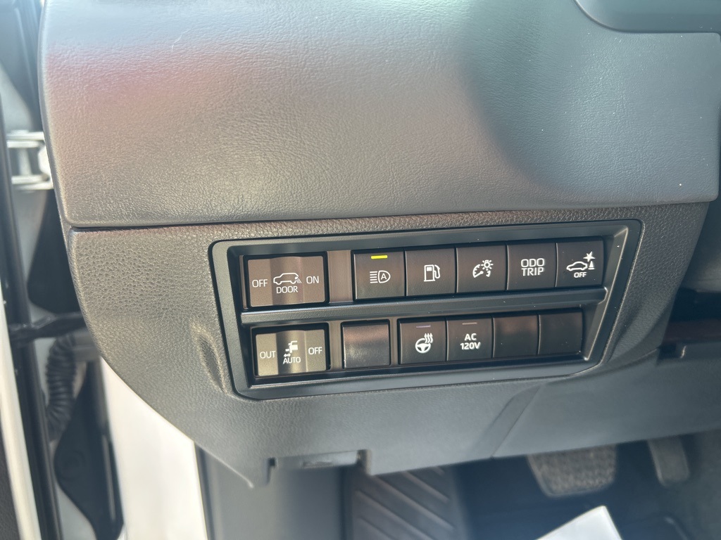 2023 Toyota Sequoia photo 11