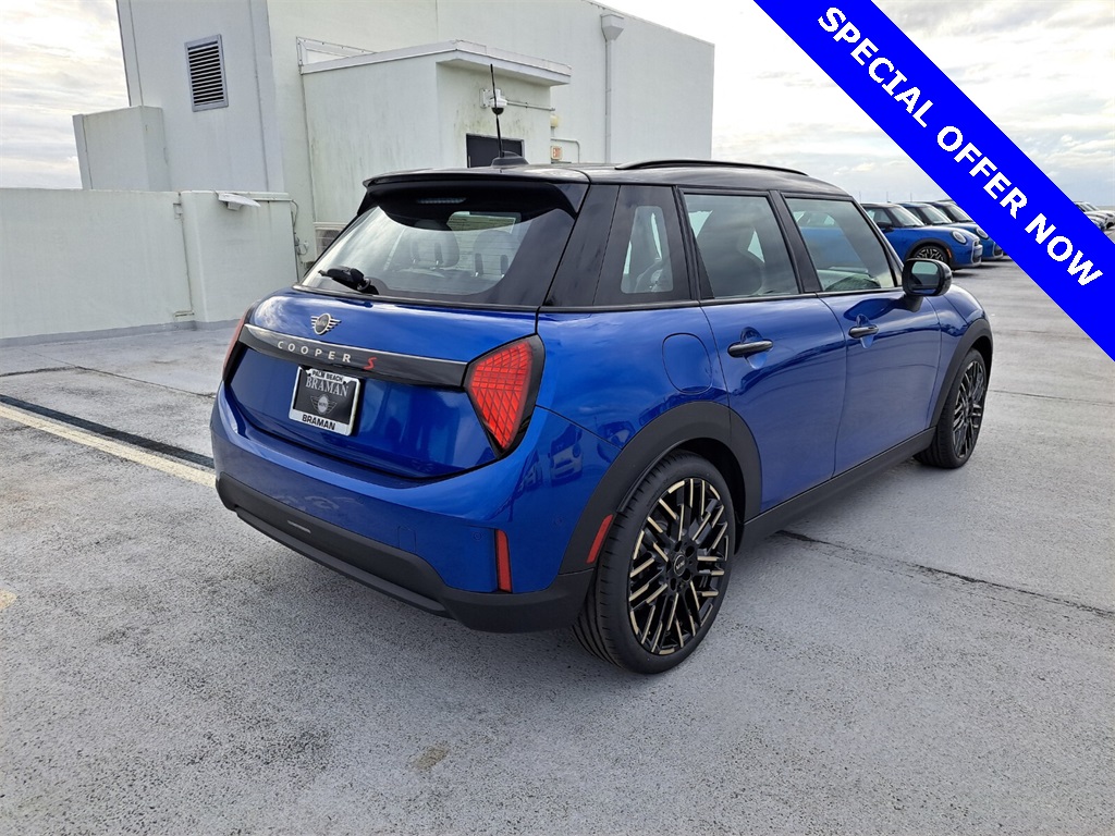 2025 Mini Cooper 4 Door Hardtop Signature photo 3