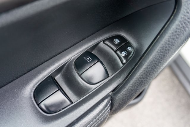 2016 Nissan Rogue SV photo 13