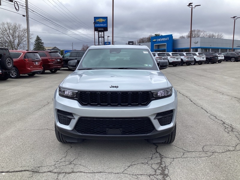 2025 Jeep Grand Cherokee Altitude photo 2