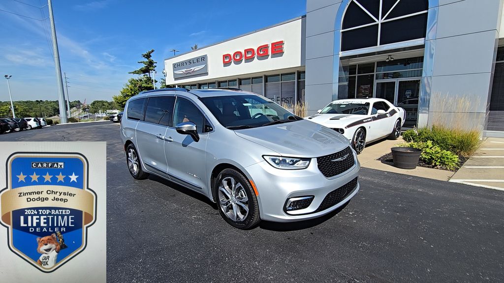 2026 Chrysler Pacifica Pinnacle's photo