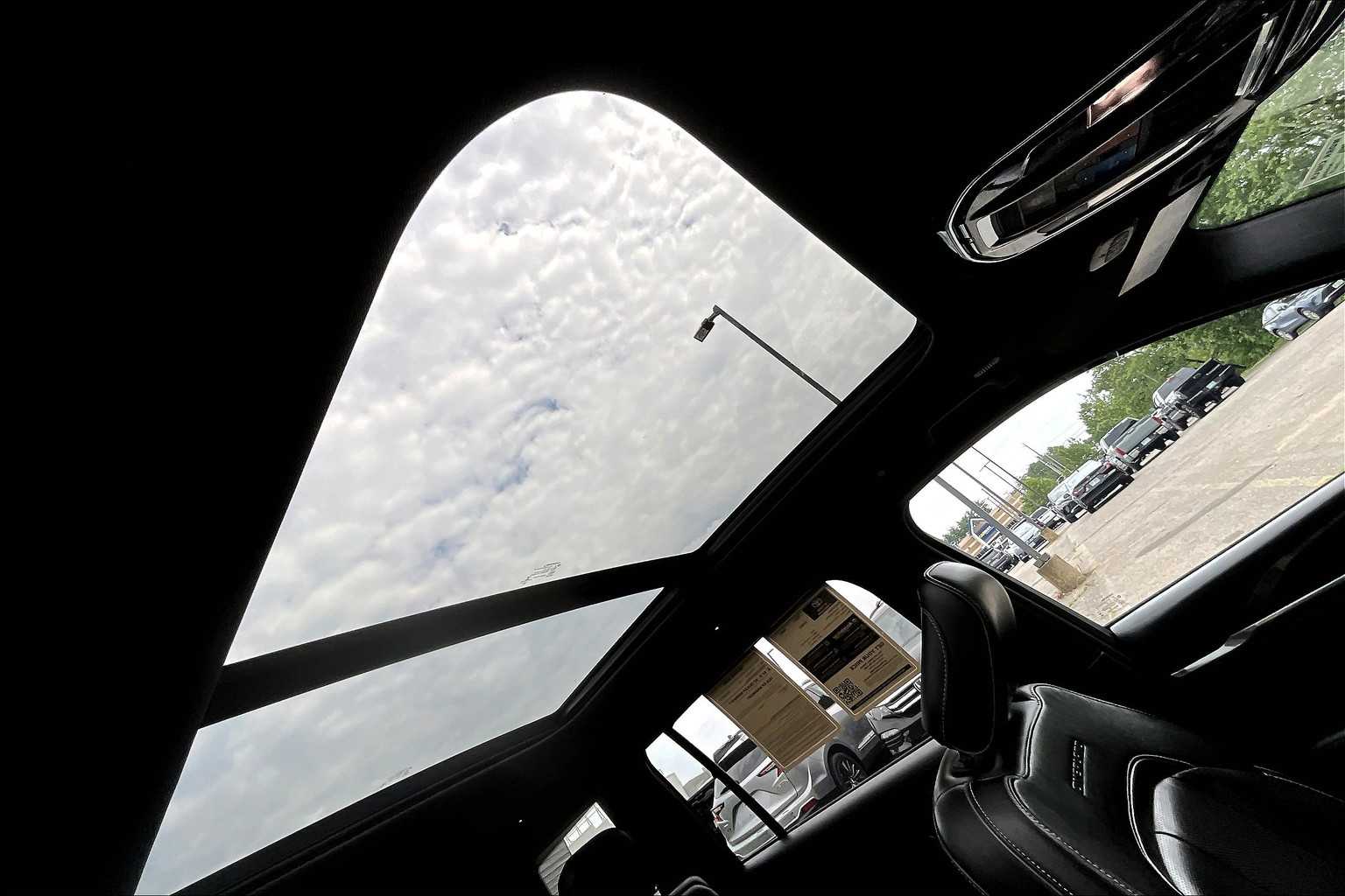 2022 Jeep Grand Cherokee Overland photo 13