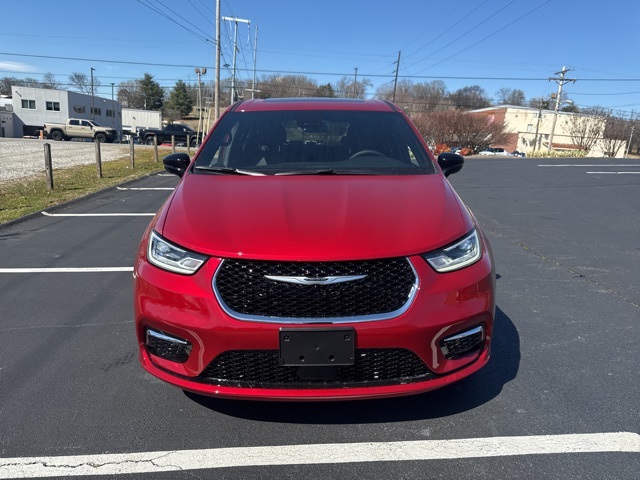2025 Chrysler Pacifica photo 2