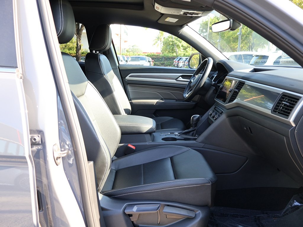 2021 Volkswagen Atlas Cross Sport V6 SE Technology R-Line photo 25