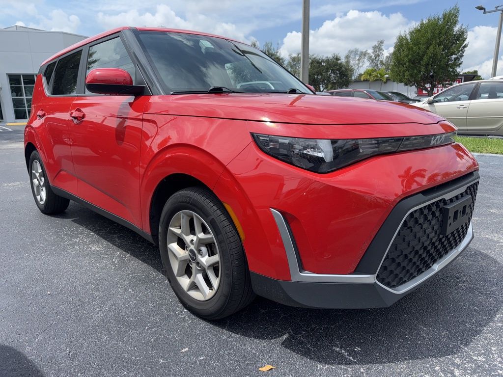 2023 Kia Soul S photo 3