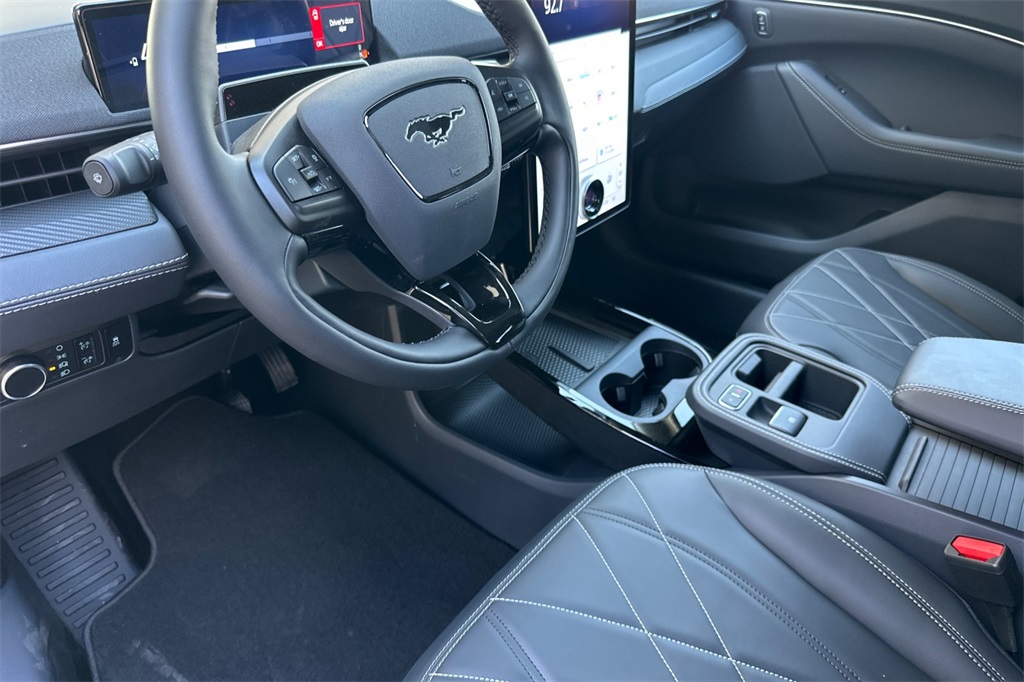 2025 Ford Mustang Mach-E Select photo 9