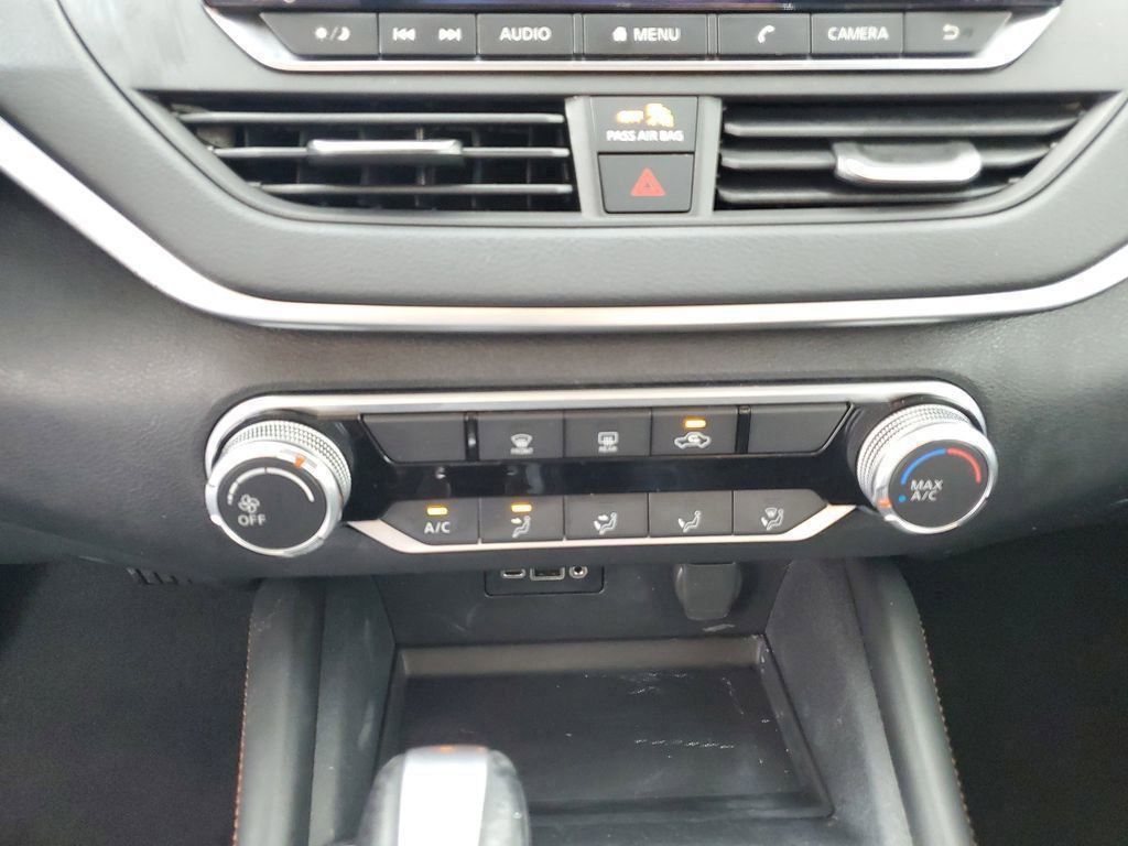 Used 2021 White Nissan 2.5 SR image 20