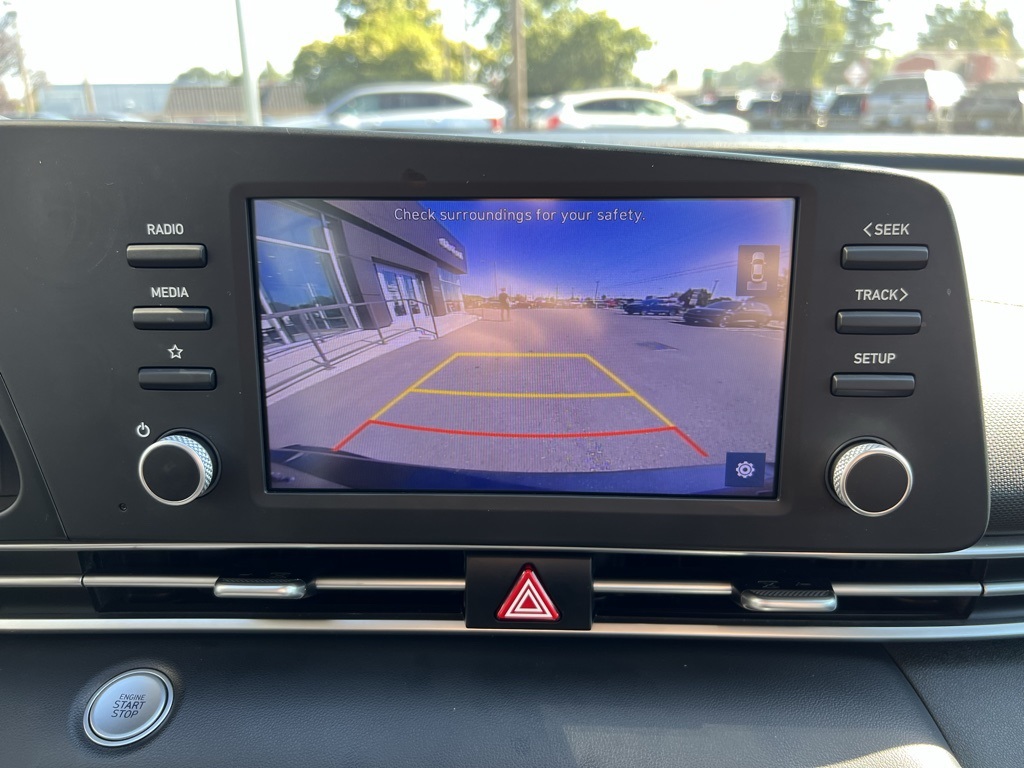 2022 Hyundai Elantra SEL photo 18