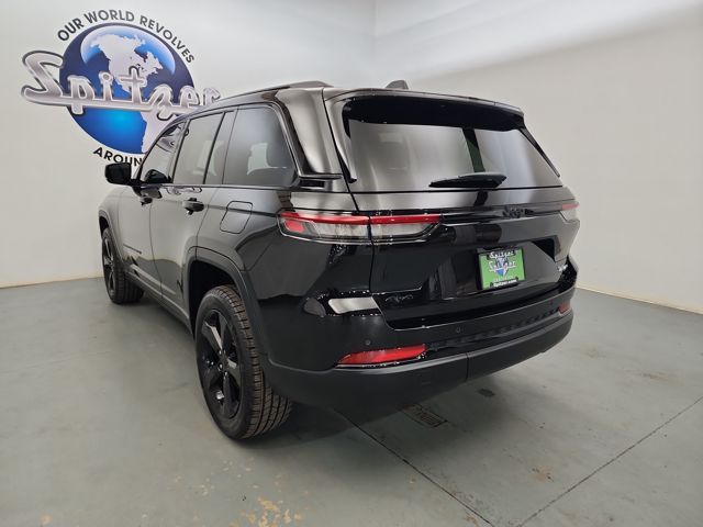 2022 Jeep Grand Cherokee Altitude photo 2