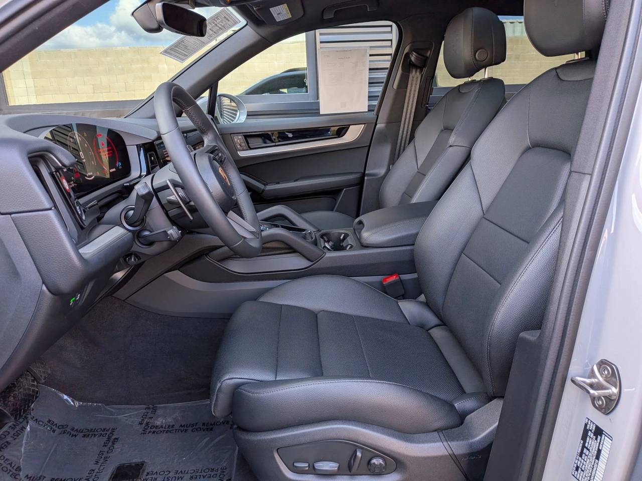 2025 Porsche Cayenne Base photo 4