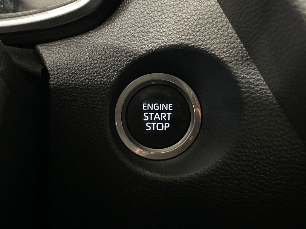 2023 Toyota Corolla Cross XLE photo 22