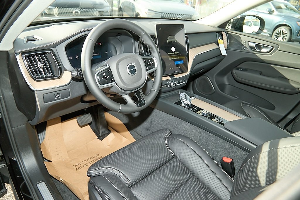 2026 VOLVO XC60 - Image 10