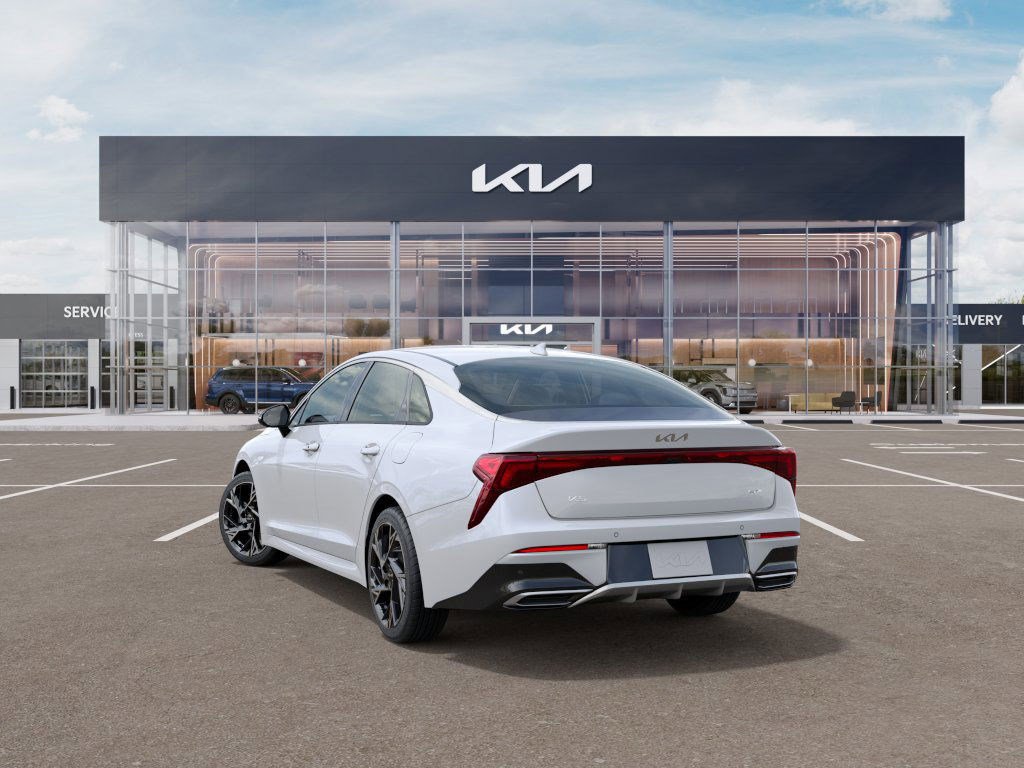 2025 Kia K5 GT-Line photo 3