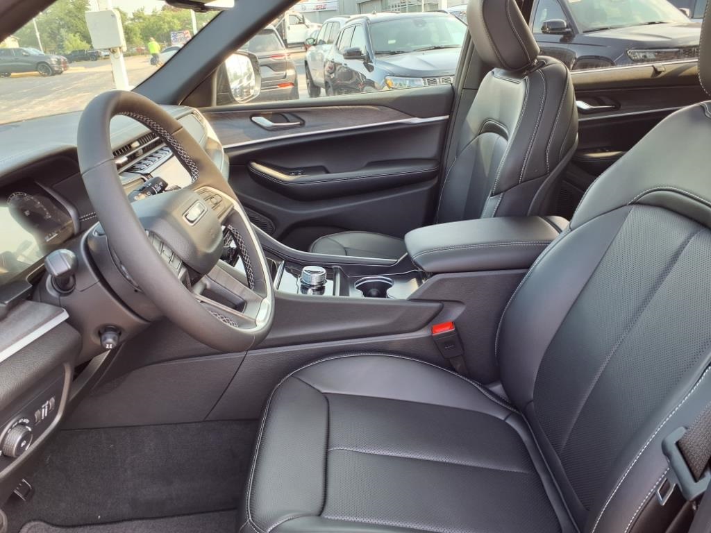 2025 Jeep Grand Cherokee Limited photo 7