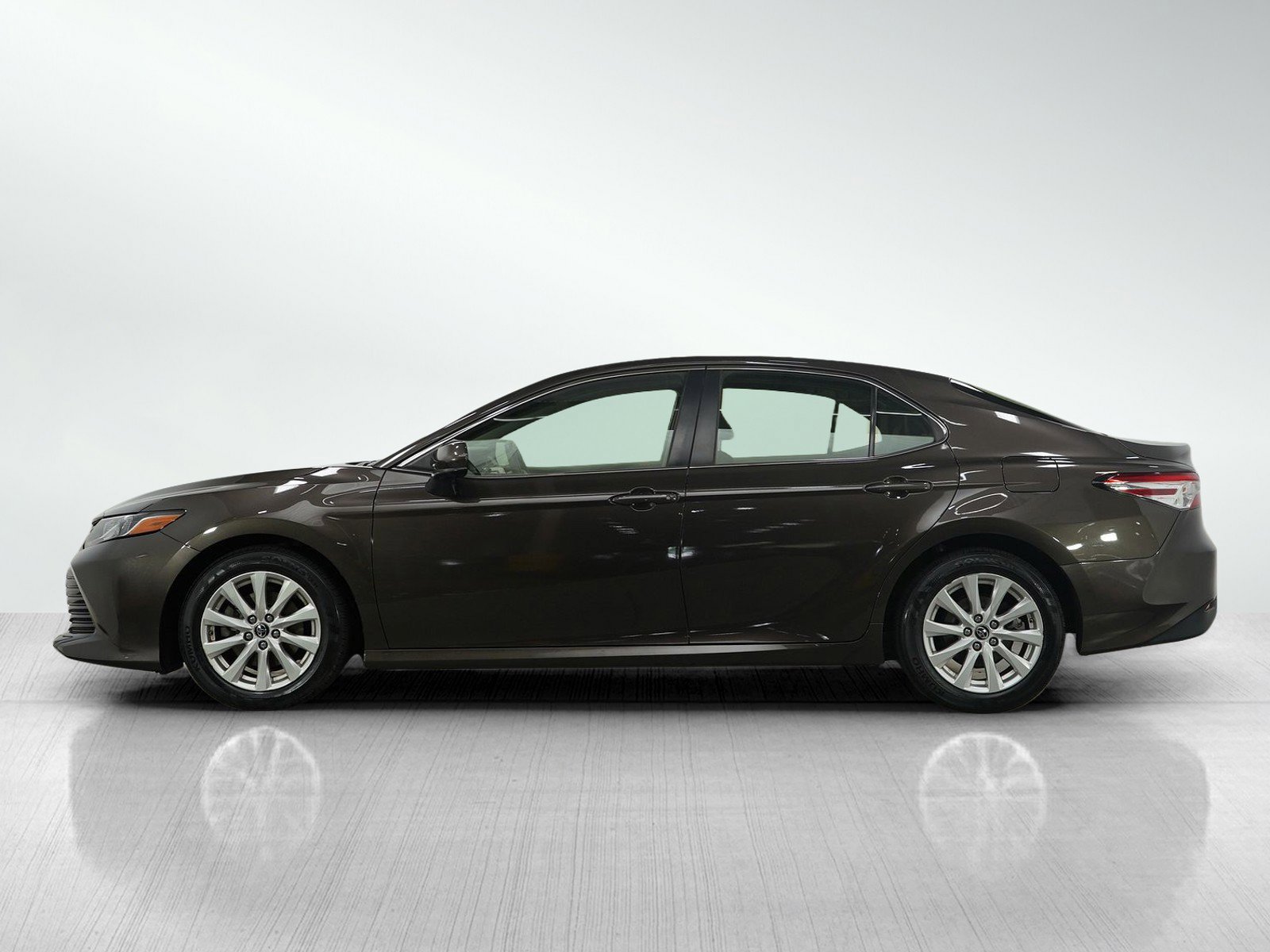 Used 2018 Toyota Camry LE with VIN JTNB11HK5J3028065 for sale in Bloomington, Minnesota