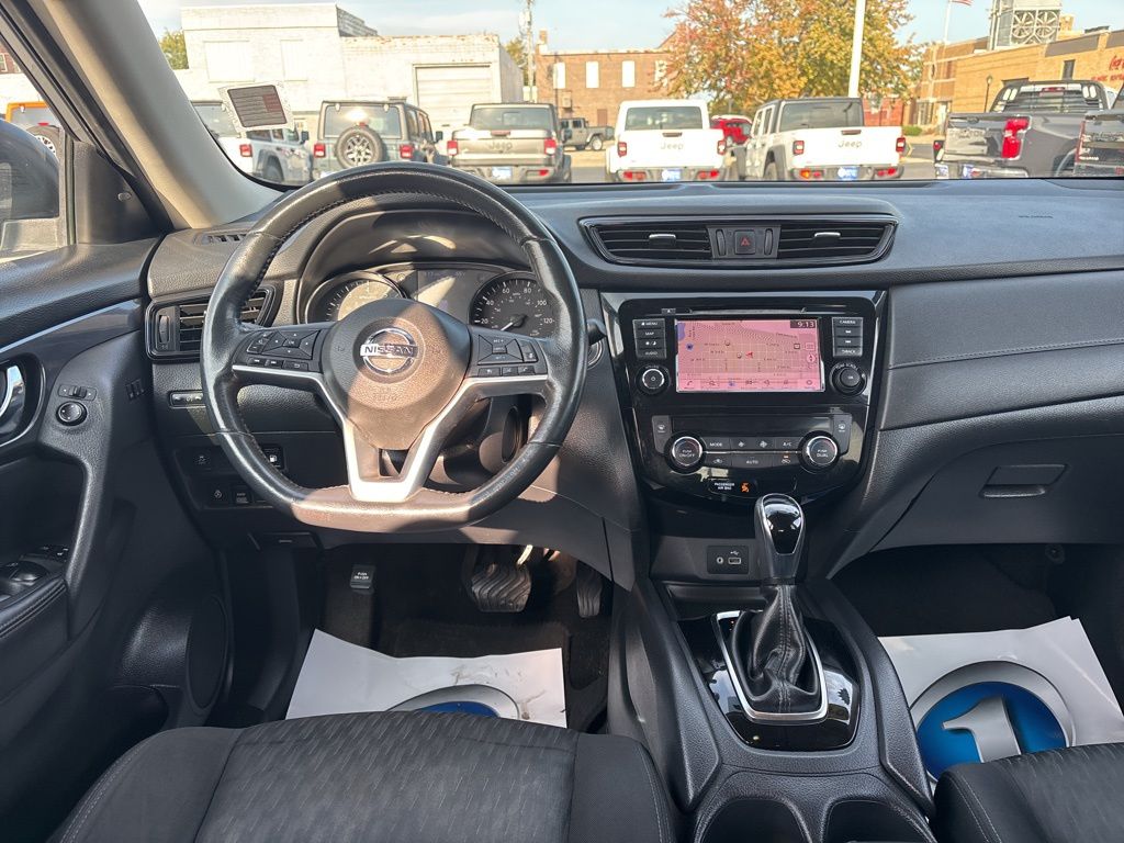 2018 Nissan Rogue SV photo 21