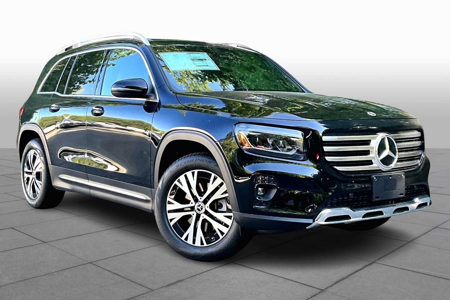 2026 Mercedes Benz GLB 250 4MATIC photo 2