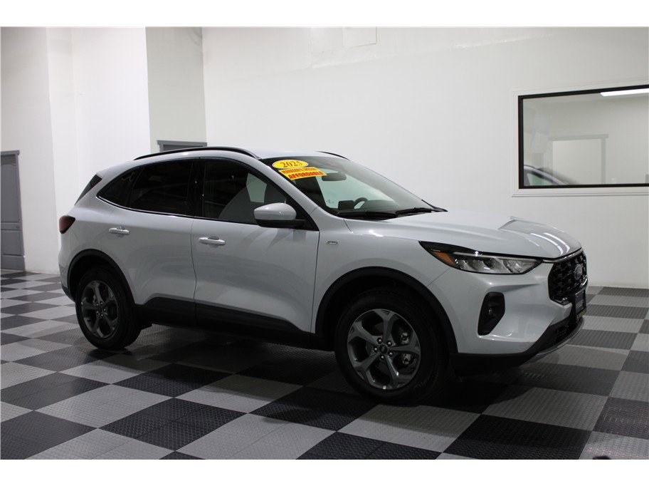 2025 Ford Escape ST-Line Select's photo