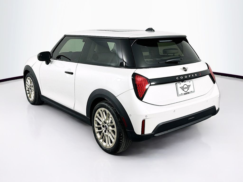 2025 Mini Cooper Hardtop 2 Door Signature photo 2