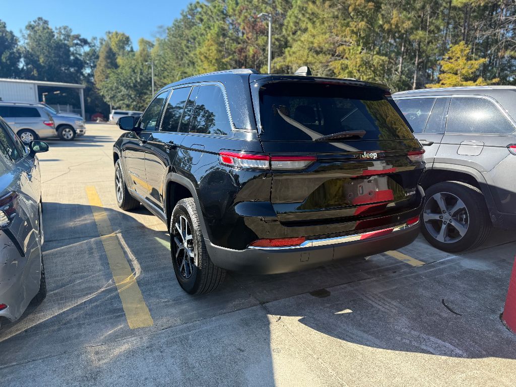 2023 Jeep Grand Cherokee Limited photo 2